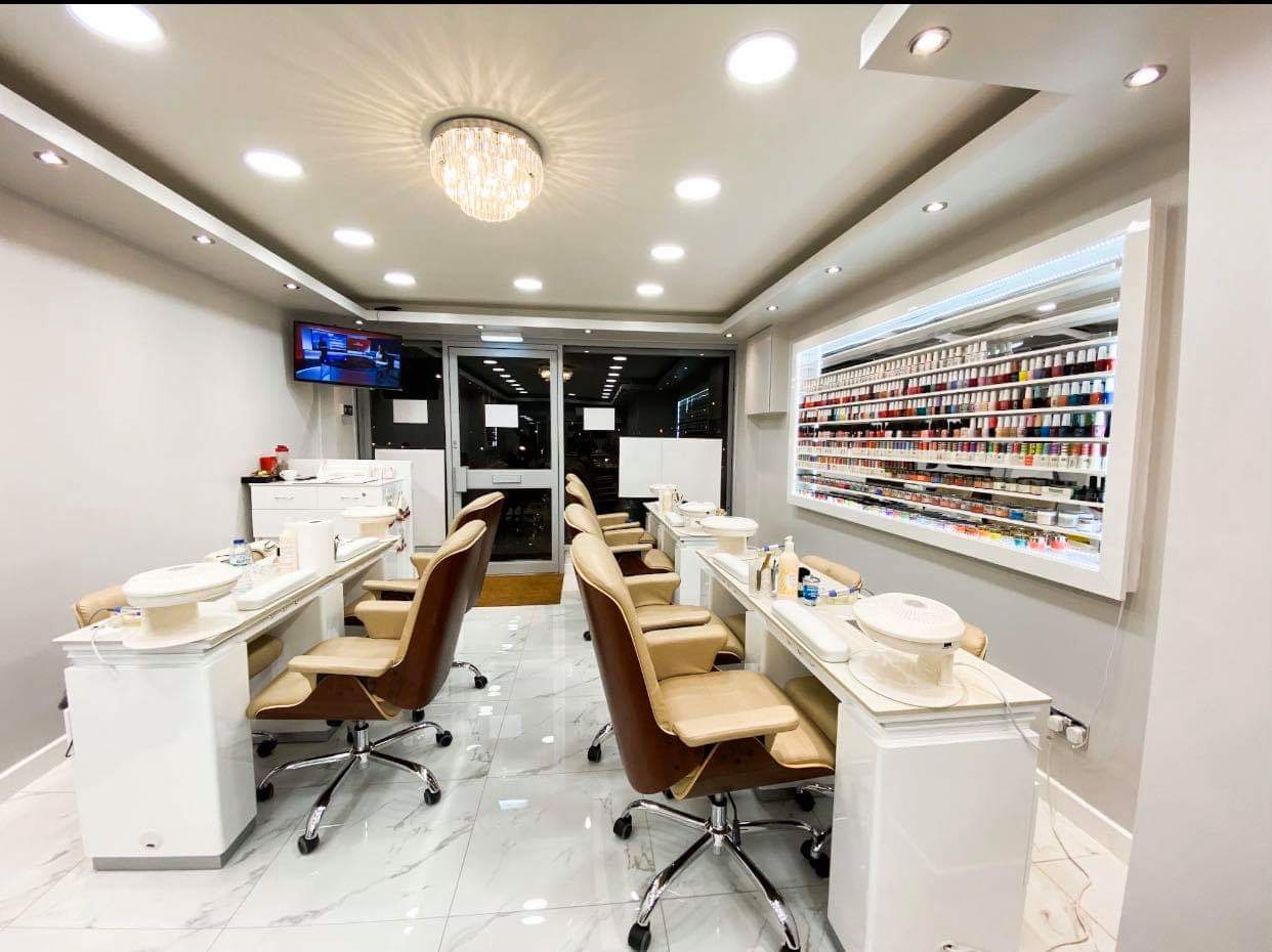 Deluxe nail spa This is Clapham